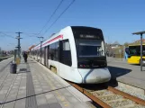 Aarhus Stadtbahn Linie L1 mit Niederflurgelenkwagen 2106-2206 am Grenaa (2020)