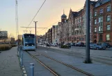 Aarhus Stadtbahn Linie L1 mit Niederflurgelenkwagen 2109-2209 nahe bei Østbanetorvet (2020)