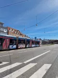 Aarhus Stadtbahn Linie L2 mit Niederflurgelenkwagen 1104-1204nah Nørreport (2023)
