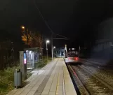 Aarhus Stadtbahn Linie L2 mit Niederflurgelenkwagen 1108-1208 am Kongsvang (2020)