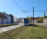 Aarhus Stadtbahn Linie L2 mit Niederflurgelenkwagen 1110-1210 vor Nørreport (2021)