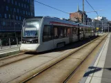 Aarhus Stadtbahn Linie L2 mit Niederflurgelenkwagen 2104-2204 am Dokk1 (2023)