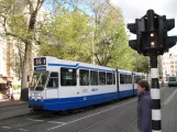 Amsterdam Straßenbahnlinie 14 mit Gelenkwagen 801 am Westermarkt (2009)