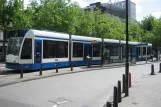 Amsterdam Straßenbahnlinie 2 mit Niederflurgelenkwagen 2040 am Nieuwezijds Kolk (2006)