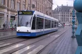 Amsterdam Straßenbahnlinie 25 mit Niederflurgelenkwagen 2133 am Dam (2004)