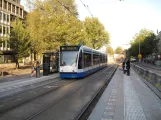 Amsterdam Straßenbahnlinie 4 mit Niederflurgelenkwagen 2150 auf Frederiksplein (2009)