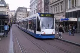 Amsterdam Straßenbahnlinie 5 mit Niederflurgelenkwagen 2203 am Koningsplein (2004)