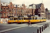 Amsterdam Straßenbahnlinie 9 mit Gelenkwagen 664 am Bahnhof Centraal (1981)