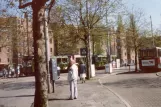 Amsterdam Zusätzliche Linie 6 mit Gelenkwagen 802 am Haarlemmermeerstation (1989)