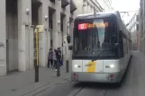 Antwerpen Straßenbahnlinie 12 mit Niederflurgelenkwagen 7248 auf Korte Nieuwstraat (2017)