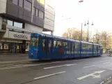 Augsburg Straßenbahnlinie 1 mit Gelenkwagen 812 nahe bei Königsplatz (2010)