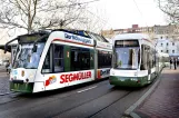 Augsburg Straßenbahnlinie 3 mit Niederflurgelenkwagen 828 am Königsplatz (2010)