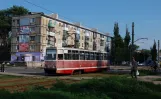 Awdijiwka Straßenbahnlinie 2 mit Triebwagen 041 auf Vulytsya Karla Marksa (2012)