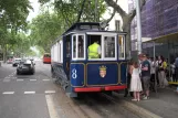 Barcelona 55, Tramvía Blau mit Triebwagen 8 am Plaça Kennedy (2012)