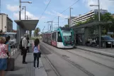 Barcelona Straßenbahnlinie T2 mit Niederflurgelenkwagen 15 am Maria Cristina (2012)