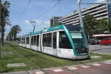 Barcelona Straßenbahnlinie T3 mit Niederflurgelenkwagen 07 nahe bei Maria Cristina (2012)