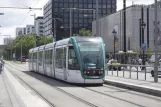 Barcelona Straßenbahnlinie T3 mit Niederflurgelenkwagen 22 am Maria Cristina (2012)