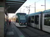 Barcelona Straßenbahnlinie T4 mit Niederflurgelenkwagen 05 am Glòries (2015)