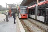 Bergen Straßenbahnlinie 1 (Bybanen) mit Niederflurgelenkwagen 212 am Lagunen (2013)