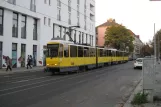 Berlin Schnelllinie M13 mit Gelenkwagen 7034 auf Holteistr. (2012)