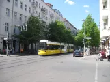 Berlin Schnelllinie M13 mit Niederflurgelenkwagen 1071 nahe bei Wühlischstr. / Gärtnerstr. (2016)