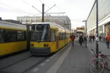 Berlin Schnelllinie M6 mit Niederflurgelenkwagen 1052 am S+U Alexanderplatz/Gontardstraße (2007)