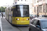 Berlin Straßenbahnlinie 12 mit Niederflurgelenkwagen 1023 am Niederbarnimstr. (2012)