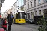 Berlin Straßenbahnlinie 12 mit Niederflurgelenkwagen 1043 auf Oranienburger Strasse (2012)