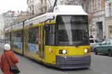 Berlin Straßenbahnlinie 12 mit Niederflurgelenkwagen 1068 am S Oranienburger Straße (2010)