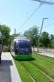 Bilbao Straßenbahnlinie A mit Niederflurgelenkwagen 403 am Guggenheim (2012)