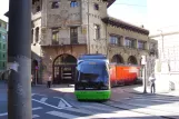 Bilbao Straßenbahnlinie A mit Niederflurgelenkwagen 404 nahe bei Atxuri (2012)