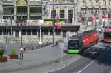 Bilbao Straßenbahnlinie A mit Niederflurgelenkwagen 405 nahe bei Estación de La Concordia (2012)