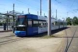 Bremen Straßenbahnlinie 10 mit Niederflurgelenkwagen 3068 am Gröpelingen (2011)