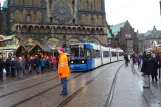 Bremen Straßenbahnlinie 2 mit Niederflurgelenkwagen 3029nah Domsheide (2012)