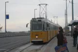 Budapest Straßenbahnlinie 4 mit Gelenkwagen 1315 am Petőfi híd (2006)