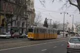 Budapest Straßenbahnlinie 49 mit Gelenkwagen 1446 nahe bei Szent Gellért tér - Műegyetem M (2013)