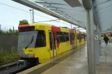 Charleroi Straßenbahnlinie M4 mit Gelenkwagen 7408 am Gilly Soleilmont (2014)