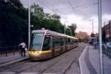 Dublin Straßenbahnlinie Grün mit Niederflurgelenkwagen 4009 am St. Stephen's Green (2006)