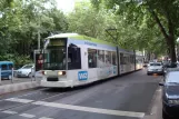 Düsseldorf Straßenbahnlinie 706 mit Niederflurgelenkwagen 2140 am Scnillerplatz (2010)