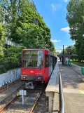 Düsseldorf Zusätzliche Regionlinie U77 mit Gelenkwagen 4266 am Am Seestern (2022)