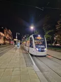 Edinburgh Straßenbahnlinie mit Niederflurgelenkwagen 275 am St Andrew Square (2023)