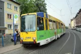 Essen Straßenbahnlinie 105 mit Gelenkwagen 1112 am Essen Süd. Steig 1 (2010)