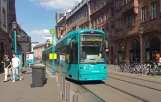 Frankfurt am Main Straßenbahnlinie 11 mit Niederflurgelenkwagen 239 am Römer / Paulkirche (2020)