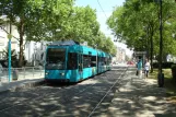 Frankfurt am Main Straßenbahnlinie 15 mit Niederflurgelenkwagen 014 am Otto-Hahm-Platz (2010)