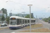 Genf Straßenbahnlinie 14 mit Niederflurgelenkwagen 888 am Avanchet (2010)