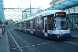 Genf Straßenbahnlinie 15 mit Niederflurgelenkwagen 897 am Gade Cornavin (2016)