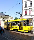 Görlitz Straßenbahnlinie 1 mit Gelenkwagen 319 nahe bei Bahnhof (2015)