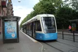 Göteborg Straßenbahnlinie 11 mit Niederflurgelenkwagen 431 am Ullevi Norra (2009)