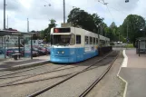 Göteborg Straßenbahnlinie 5 mit Gelenkwagen 379 am Sankt Sigfrids Plan (2012)