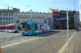 Halle (Saale) Straßenbahnlinie 2 mit Niederflurgelenkwagen 664 am Am Steintor (2008)